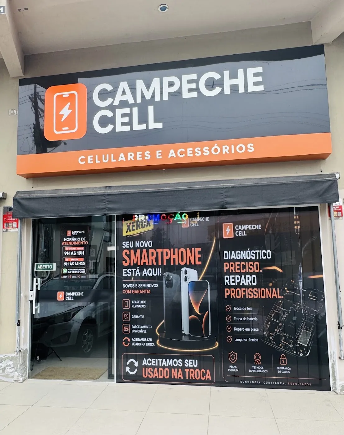 Fachada da loja Campeche Cell na R. do Gramal, no Campeche